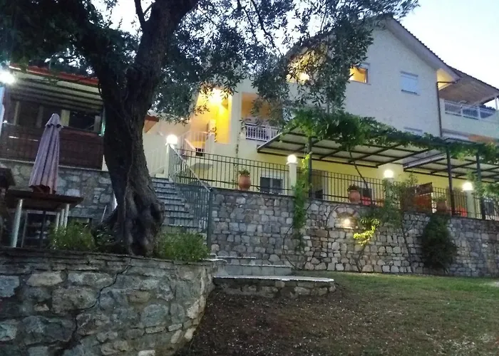 Nestor Apartments
